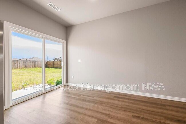 Photo - 210 Williams ct