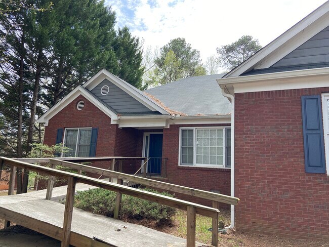 Photo - 1557 Lovejoy Rd