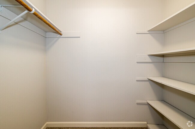 2BR, 1BA - 1,048SF