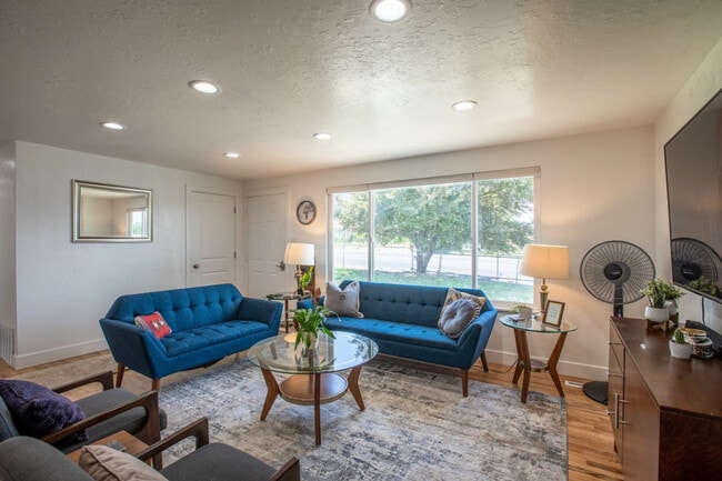 Building Photo - 9949 Sego Lily Dr Rental