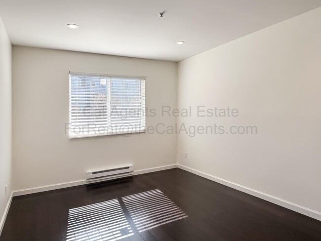 Photo - 6400 Christie Ave