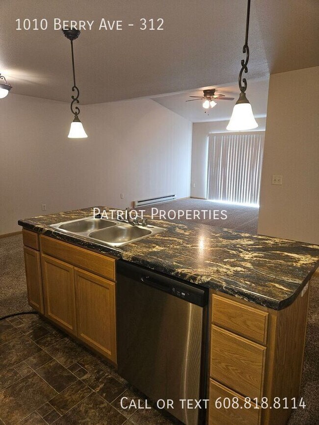 Photo - 1010 Berry Ave Unidad 312