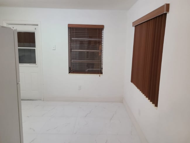 Photo - 375 E 8th St