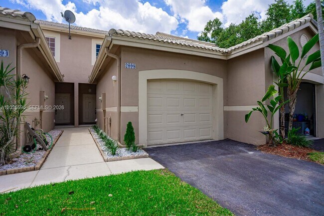 Photo - 2098 Madeira Dr