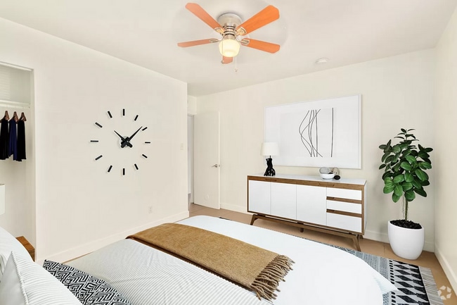 Building Photo - 1 Bed | 1 Bath -  Great Coronado District/... Unit 15 Rental