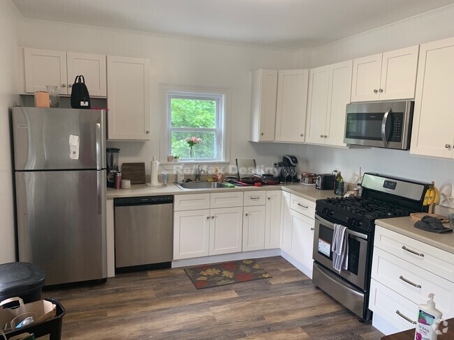 Building Photo - 5 Day St Unit 2 Rental