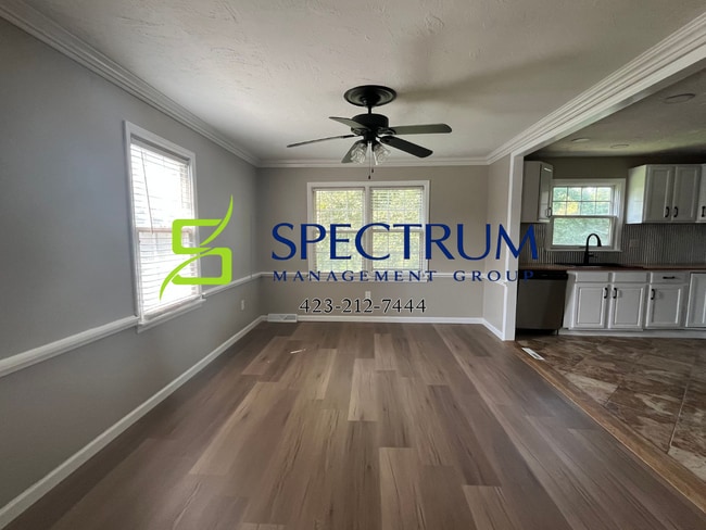Photo - 723 White Oak Cir