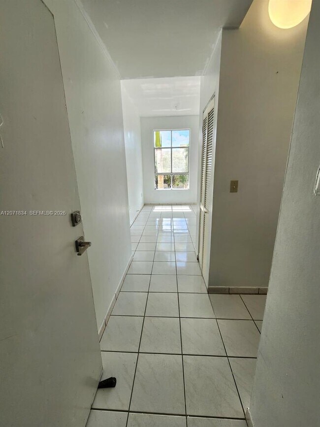 Photo - 7420 W 20th Ave Unidad 331