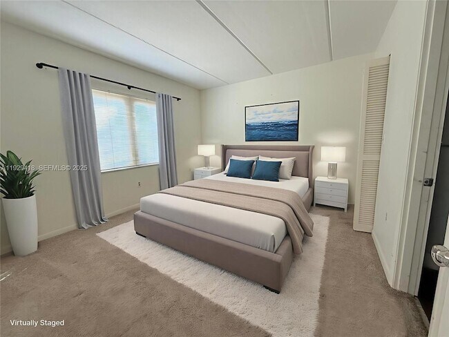 Photo - 649 S Tamiami Trl Unidad 112