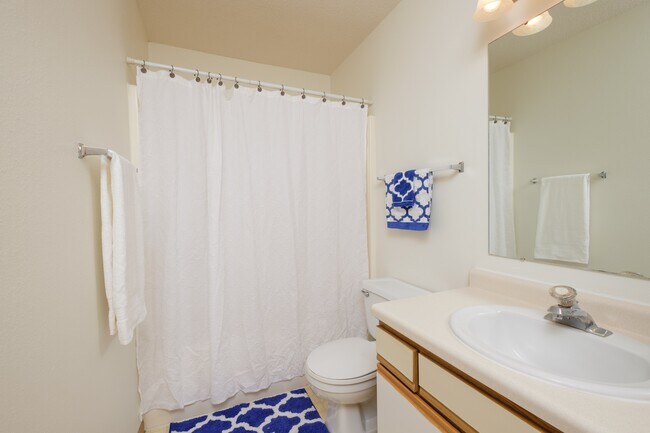 Fargo, ND Twin Parks Apartments | Bathroom