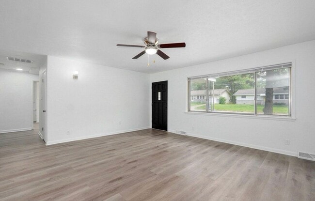 Photo - 3 Bedroom PLUS SUNROOM | 2 Bathroom | 2 Ca...