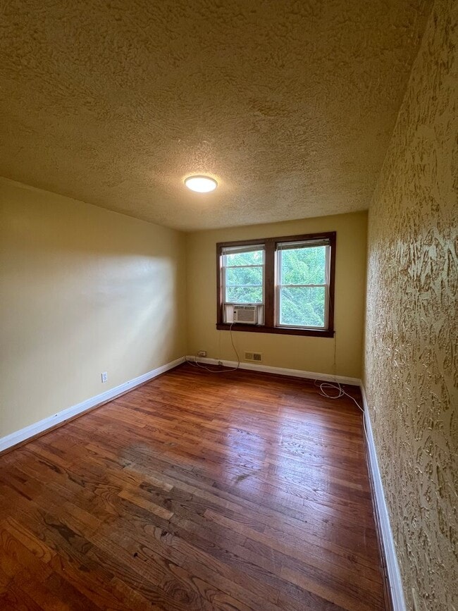 Photo - Beautiful 3 Bedroom 2 Full Bathroom Town Home Belair Edison Unit 2