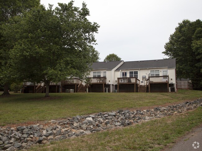 Photo - Woodridge Apartments