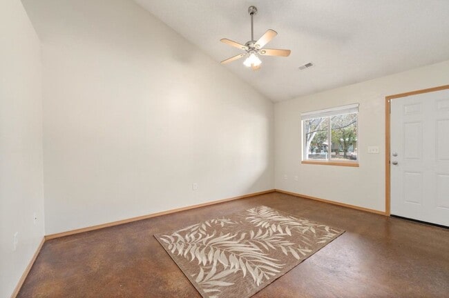 Photo - 527-531 S Gordon St