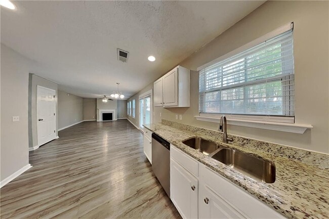 Photo - 573 Grandview Cir