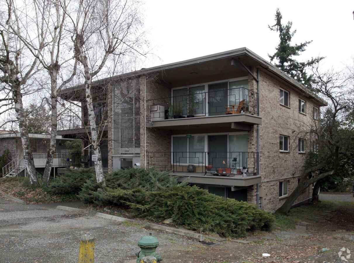 Photo - Brady Apartments