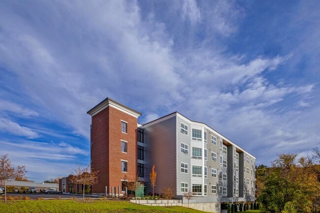 Photo - 195 Mechanic, 107