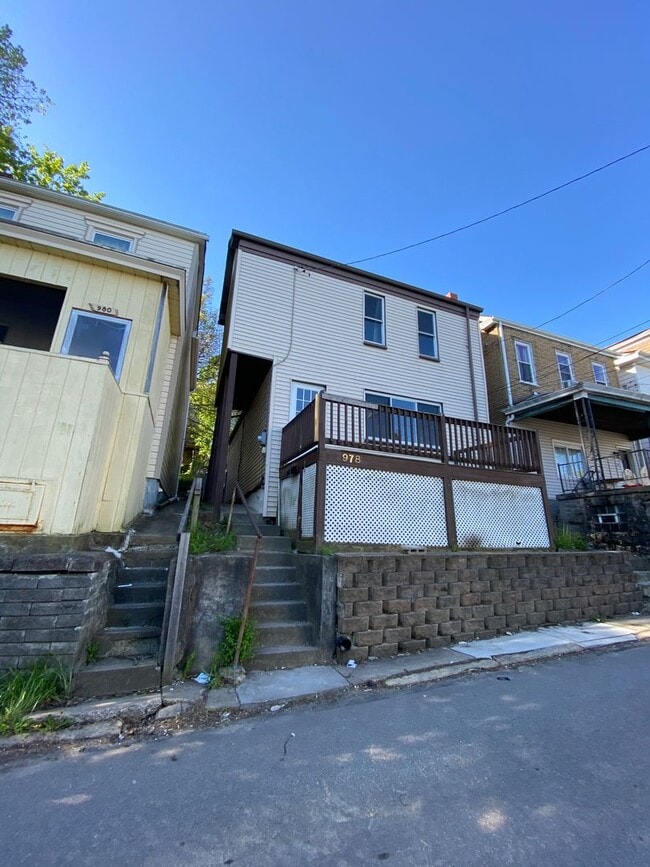 Photo - 978 Manton Wy