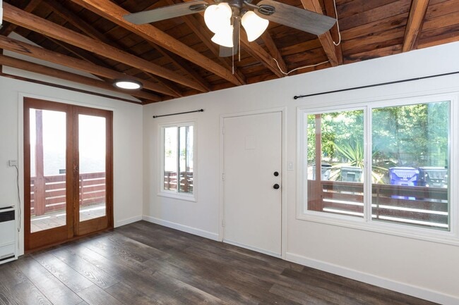 Photo - 1 bed, 1 bath - South Mission Hills neighborhood