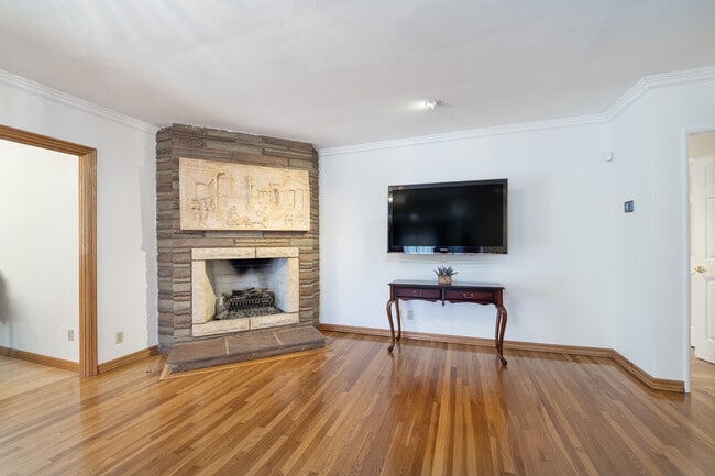 Photo - 14024 Cantlay St