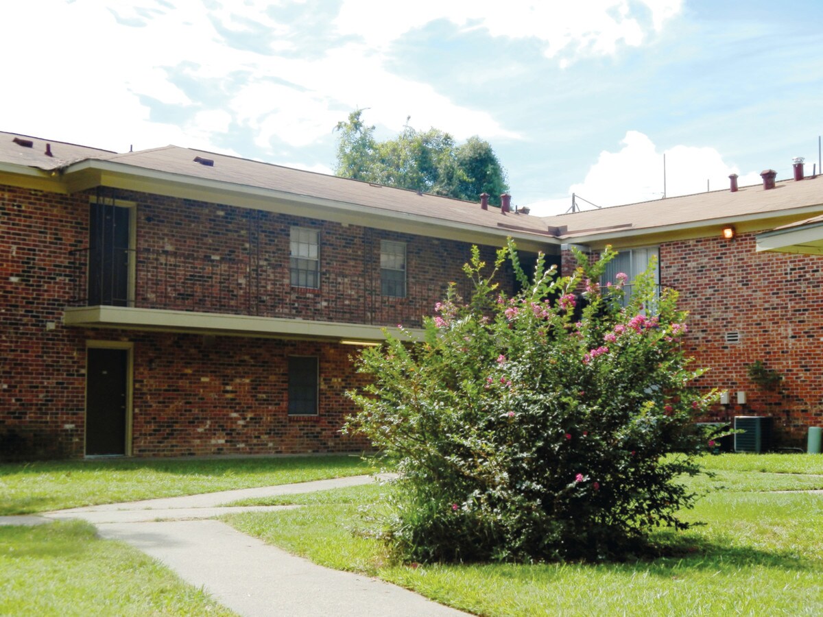 Photo - Lone Oak Apartments