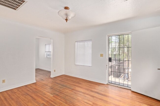 1026 E Polk St