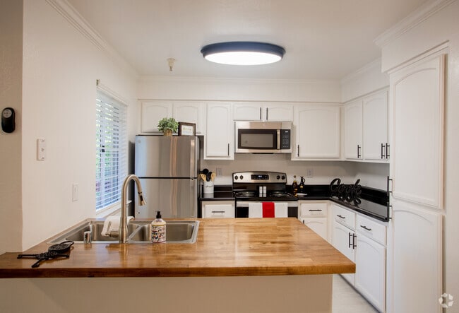 1Br, 1BA - 672SF