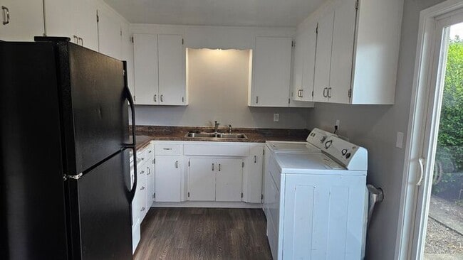 Photo - Beautiful Tacoma duplex 2bd 1 bath w/ 1 car garage