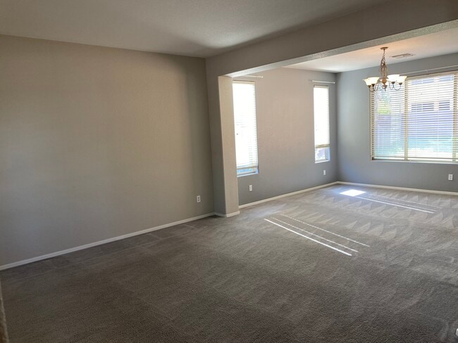 18686 E Mockingbird Dr
