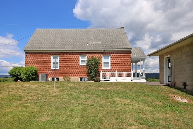 Photo - Fredericksburg 3 bedroom w 2 car garage