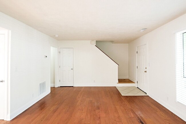 Photo - 117 Longwood Dr