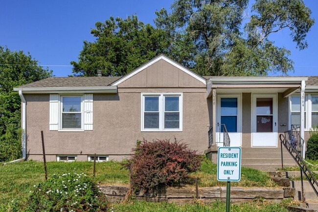 Building Photo - 2 Bedroom Duplex!! Rental
