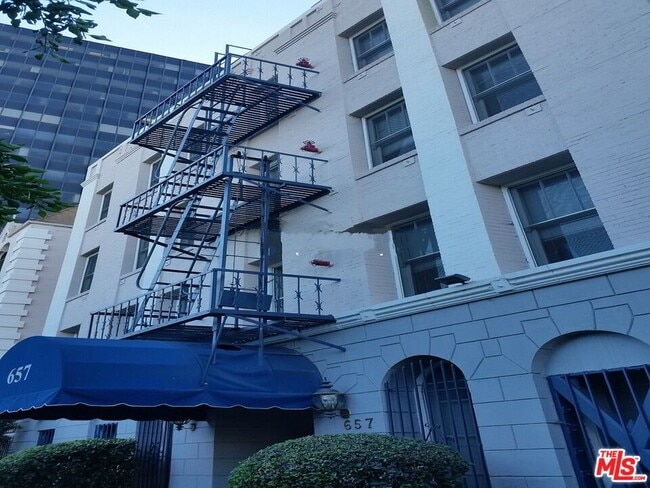 Building Photo - 657 Cochran Ave Unit 104-104 Rental