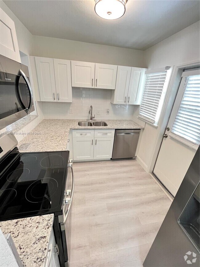 Building Photo - 500 SW 10th St Unit 2 Rental