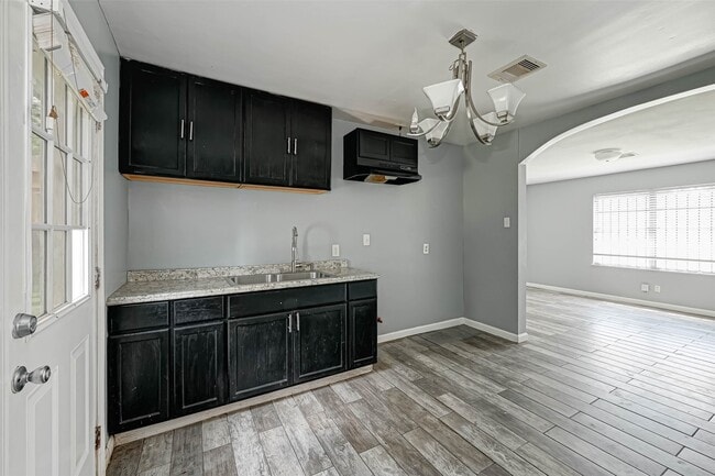 Photo - 4821 Alvin St