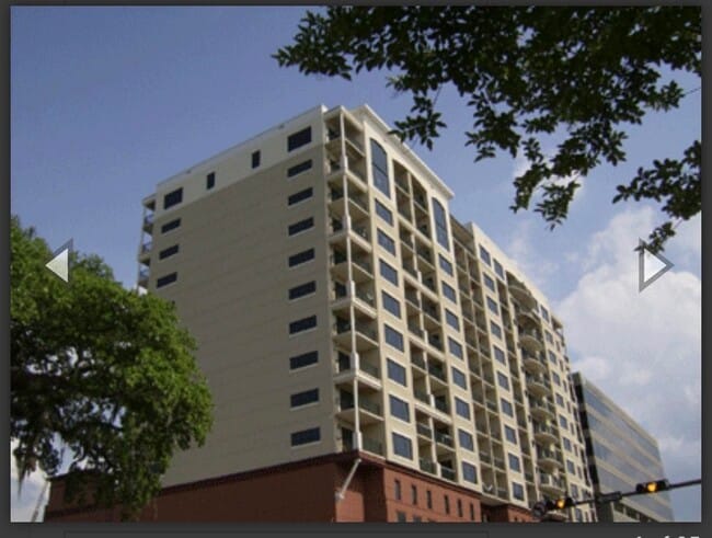 Building Photo - 121 N Monroe St Unit 5007