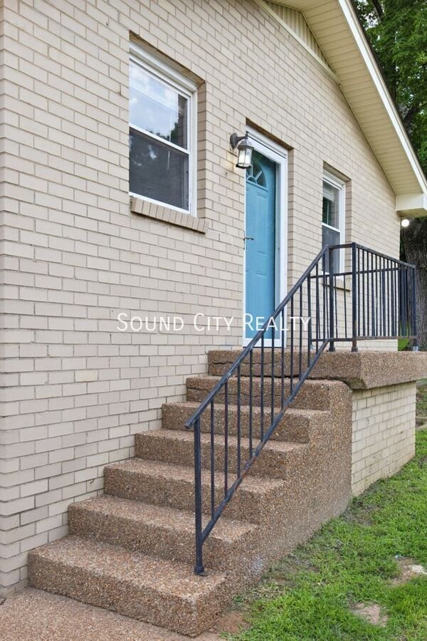 Photo - 923 Oak Vale Dr