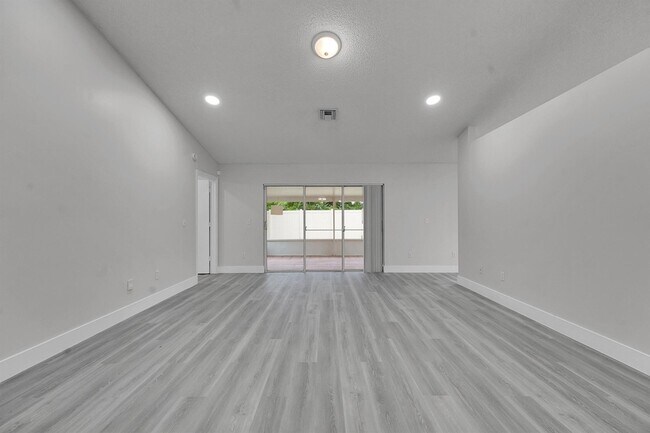 Photo - 13048 Meadowbreeze Dr