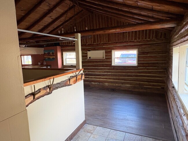 Photo - 3050 J Maddy Pky Unidad #5 Travelers Lounge