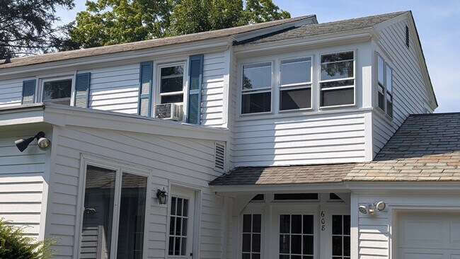 Photo - 608 S Pleasant St Unidad Apt #1