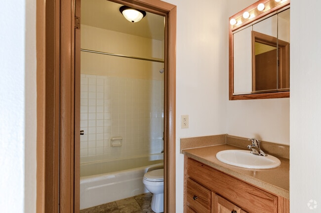 2BR, 1BA
