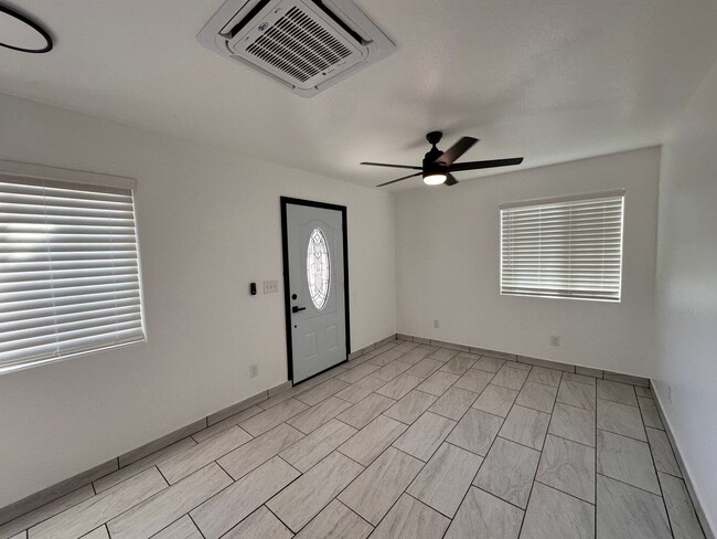 Photo - Beautiful 2 Bed 2 Bath duplex in Ontario