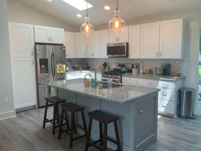 Photo - 165 E Bay View Dr