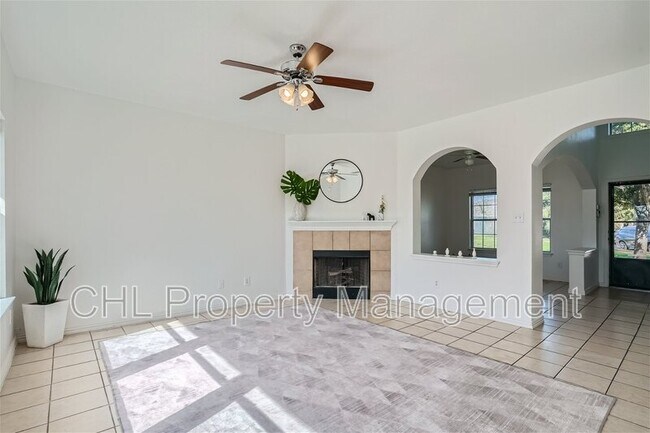 Photo - 17905 Maxa Dr