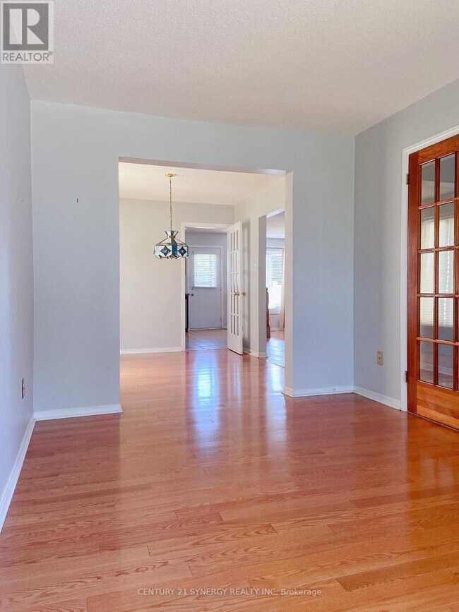 Photo - 3457 Wyman Crescent