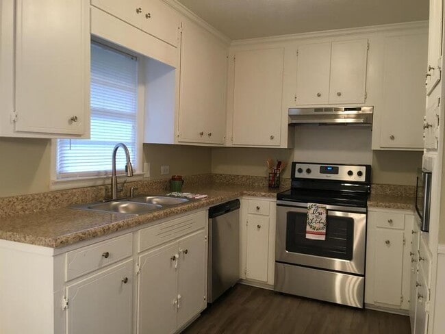 Photo - 183 N 5th Ave