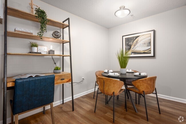 2BR, 2BA - 1007SF - Dining Room