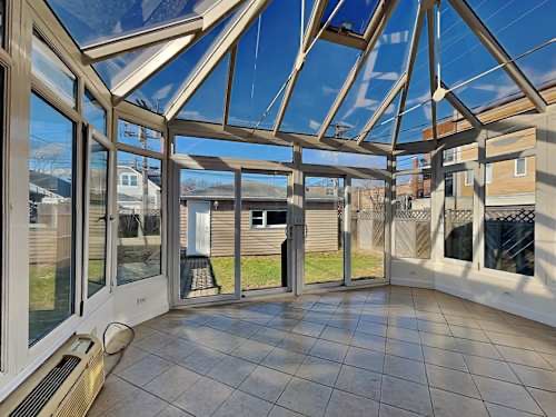 Photo - 2652 Maple St