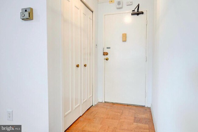Photo - 1601 18th St NW Unidad 616