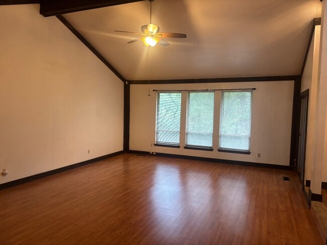 Photo - 2335 W Tecumseh St